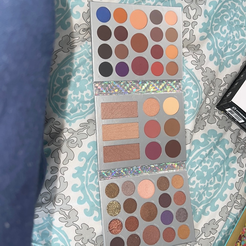 Full face palette